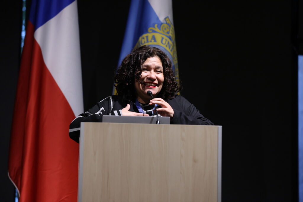 Entrega de premio a académica de curso destacado de Formación General 